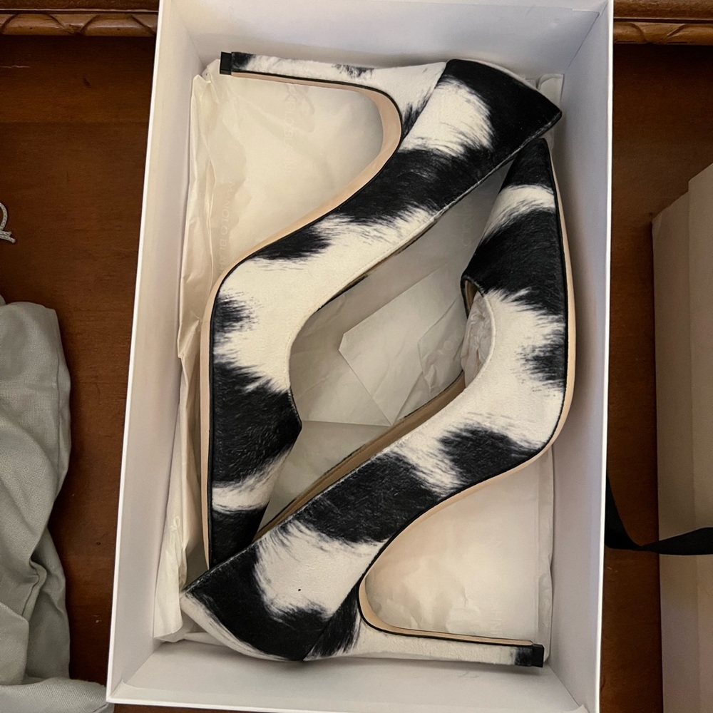 Never Worn NIB Manolo Blahnik Pumps size 40 1/2